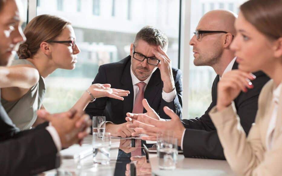 découvrez des stratégies efficaces pour gérer les conflits au sein de votre équipe. apprenez à améliorer la communication, favoriser la collaboration et transformer les tensions en opportunités de croissance collective. idéal pour managers et membres d'équipe souhaitant instaurer un climat de travail harmonieux.