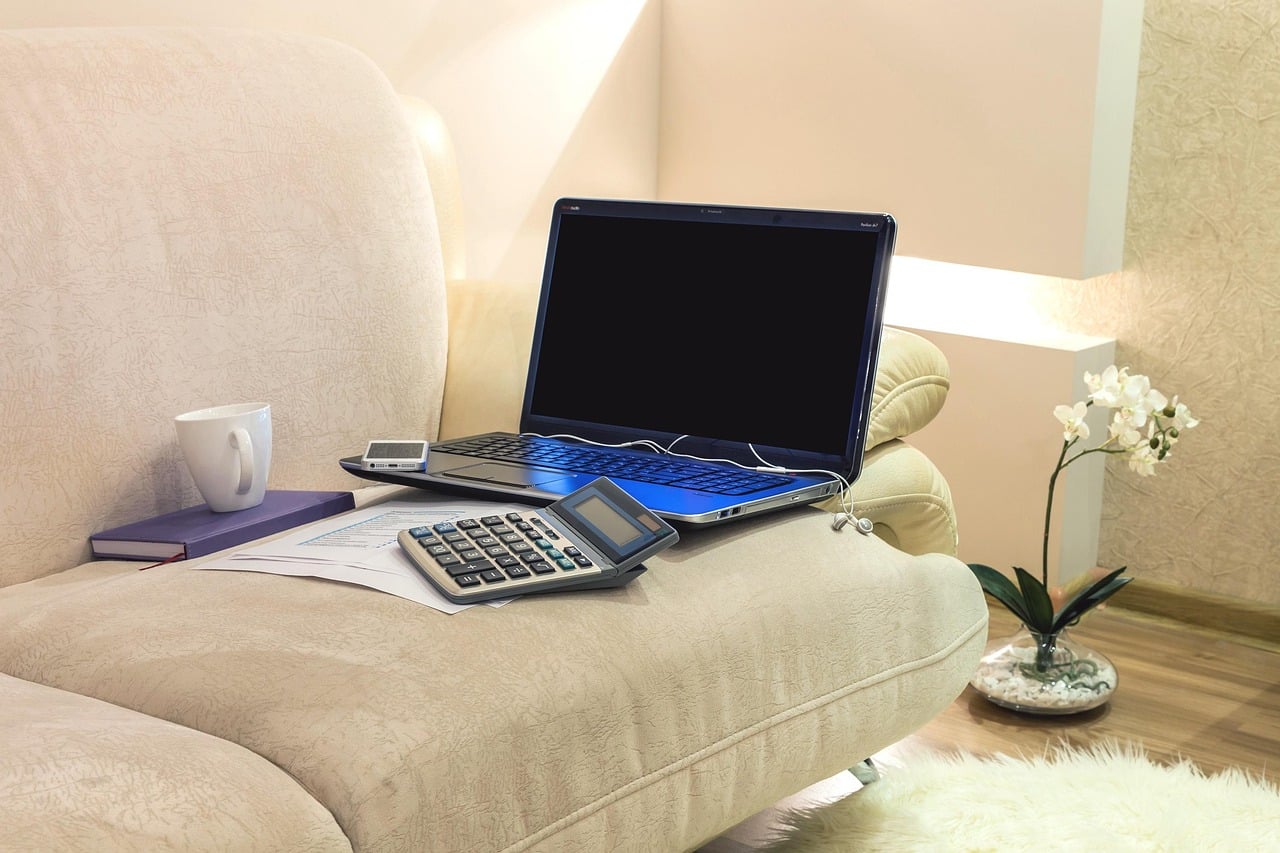 découvrez le télétravail : ses avantages, ses défis et comment optimiser votre expérience de travail à distance. explorez les meilleures pratiques pour maintenir la productivité et l'équilibre entre vie professionnelle et personnelle.