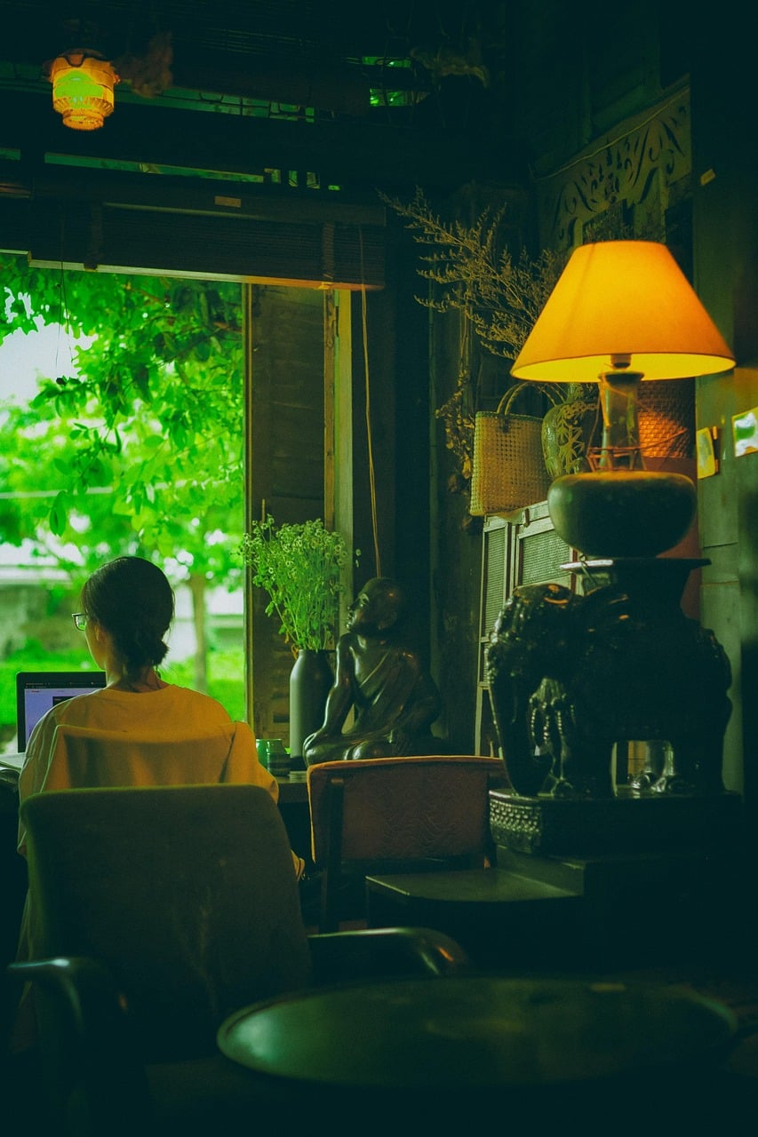 découvrez les avantages et les défis du travail à distance. optimisez votre productivité grâce à nos conseils pratiques pour réussir dans un environnement virtuel. apprenez à gérer votre temps, à maintenir un équilibre entre vie professionnelle et personnelle, et à tirer le meilleur parti de cette nouvelle façon de travailler.