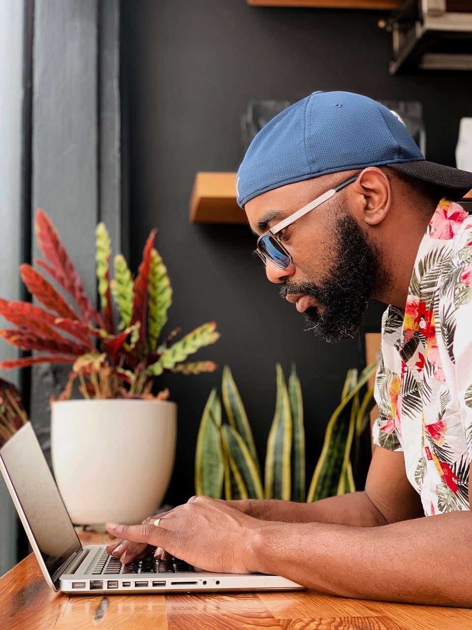 découvrez les avantages du télétravail, une méthode flexible qui permet de travailler depuis chez soi tout en maintenant une productivité optimale. apprenez comment organiser votre espace de travail, gérer votre temps et tirer le meilleur parti de cette nouvelle façon de travailler.