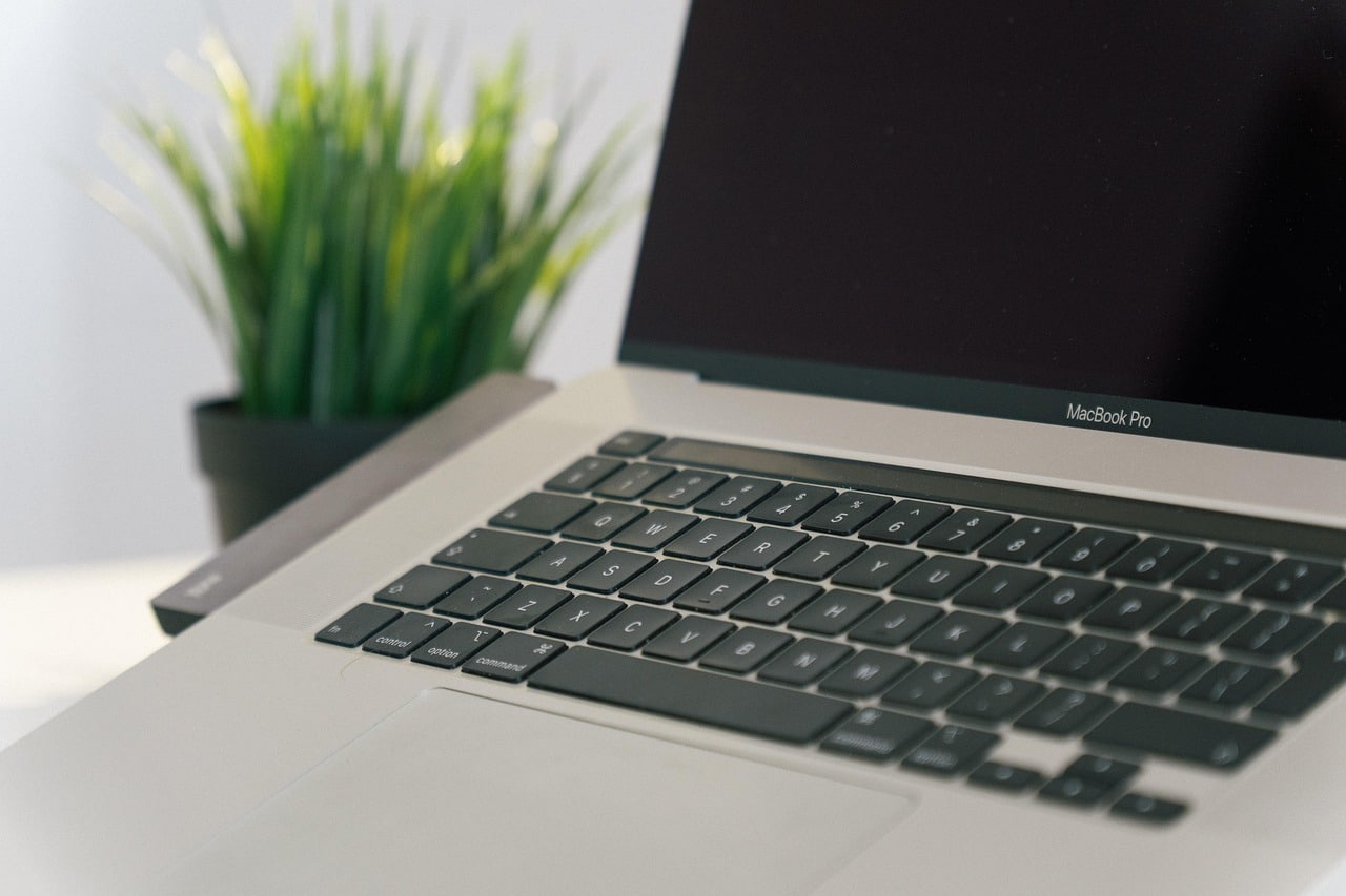 découvrez les avantages et les défis du télétravail. apprenez comment maximiser votre productivité à distance, établir un bon équilibre entre vie professionnelle et vie personnelle, et tirer parti des outils numériques pour une collaboration efficace.