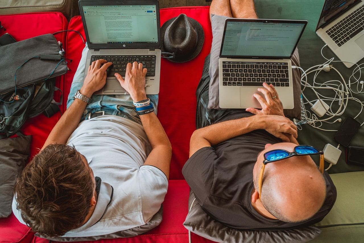 découvrez l'avenir du travail avec le télétravail. explorez ses avantages, ses défis et des conseils pratiques pour maximiser votre productivité tout en travaillant depuis chez vous. rejoignez la révolution du travail à distance et transformez votre expérience professionnelle.